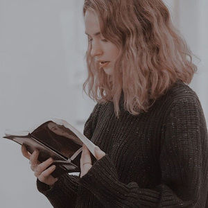 Meet your Posher, Kaitlyn hailey